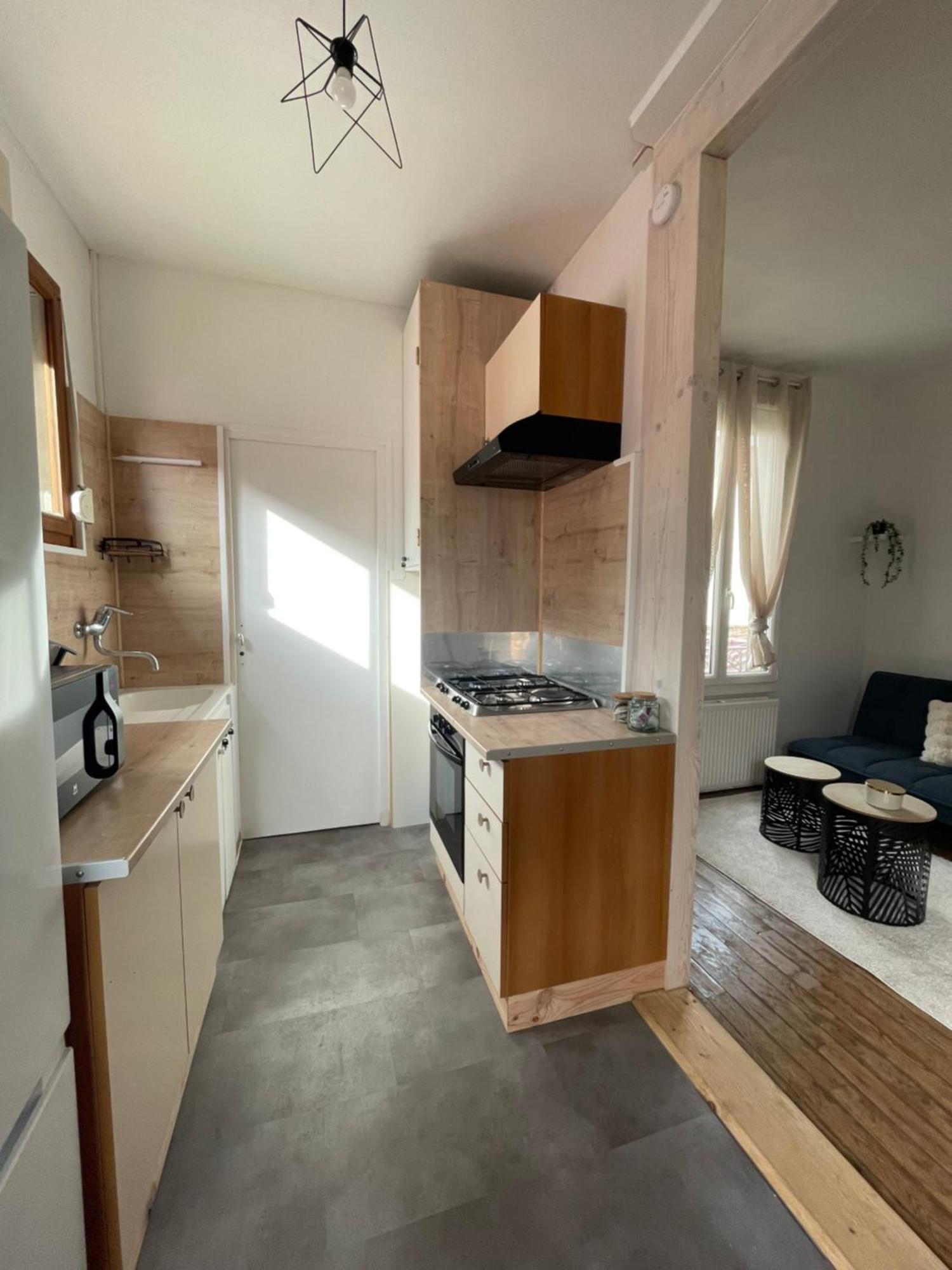 Вилла Chaleureuse Saint-Julien-les-Villas Экстерьер фото