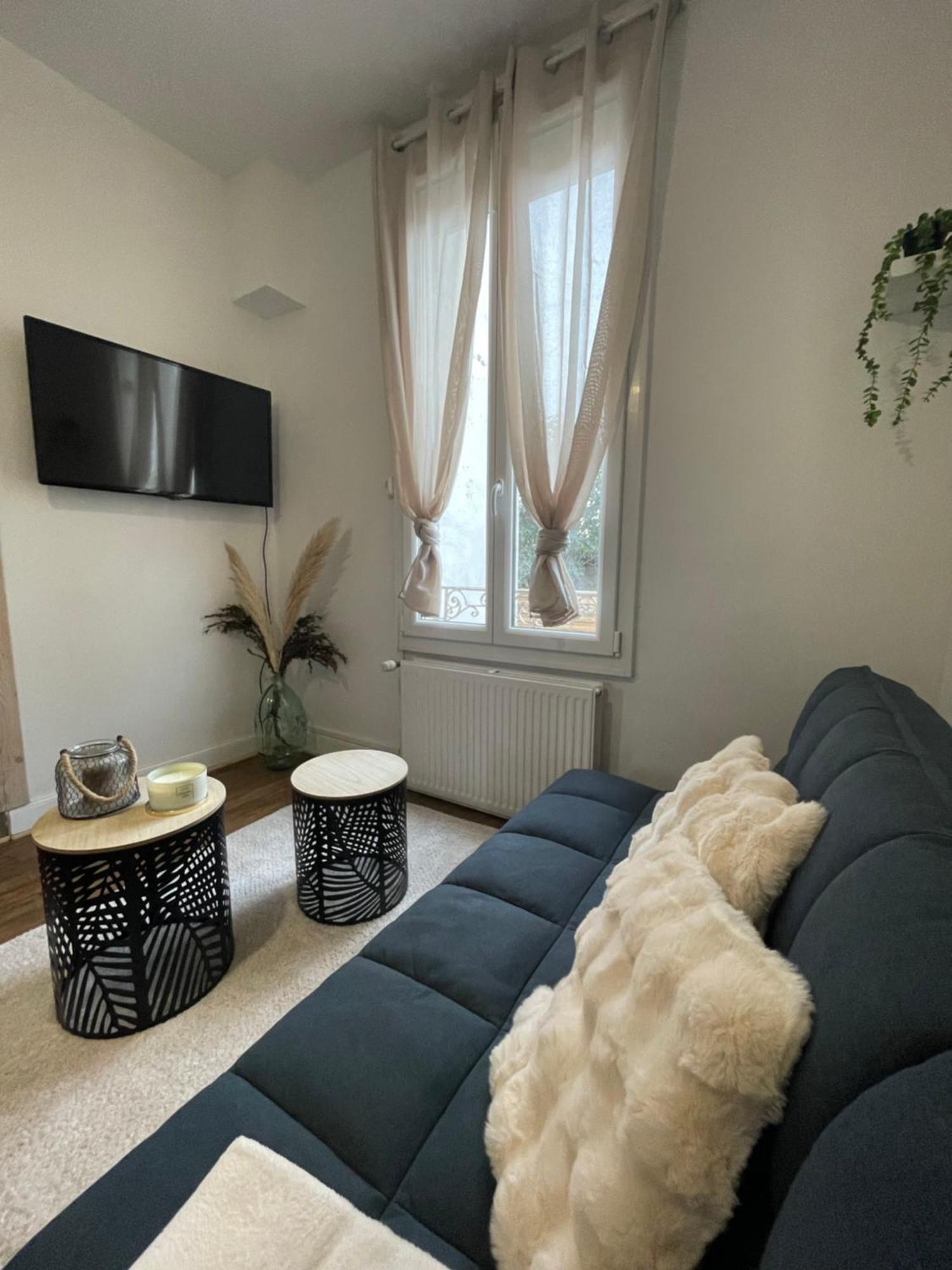 Вилла Chaleureuse Saint-Julien-les-Villas Экстерьер фото
